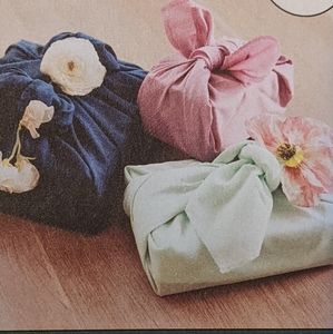 To the market, reusable gift wrapping cloths